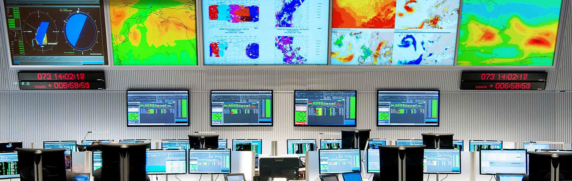 Use Case Hero Image - Weather Monitoring Control Room_1920x608